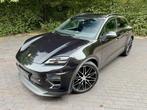 Porsche Macan 4 EV/Pano/ACC/22"/Luchtvering/Chrono/Topstaat!, Auto's, Automaat, 0 cilinders, Zwart, Leder