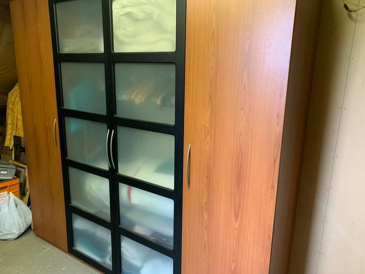 Kleerkast, 3 compartimenten (zwart,melkglazen deuren, bruin), Huis en Inrichting, Kasten | Kleerkasten, Gebruikt, 200 cm of meer