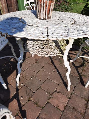 tuintafel beschikbaar voor biedingen