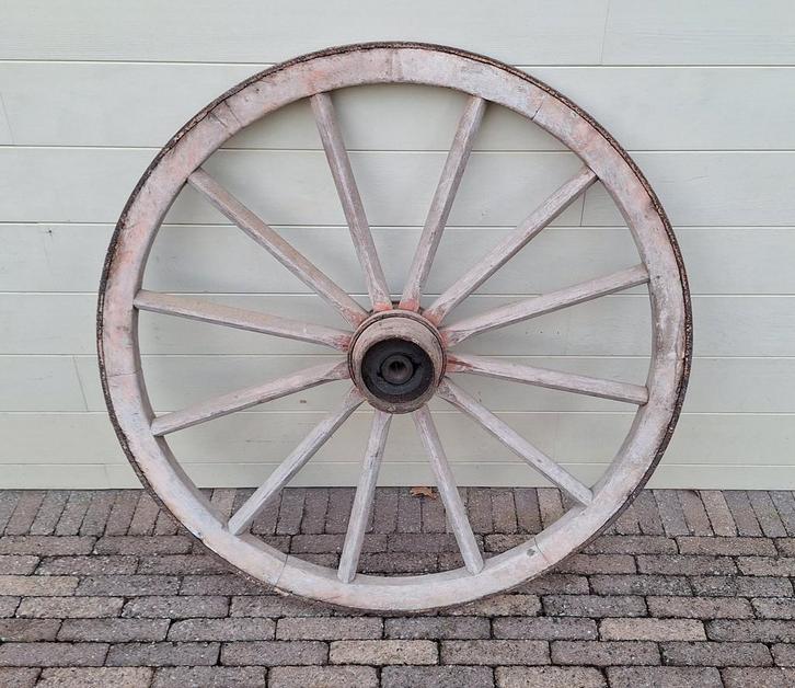 Oud houten karrewiel metalen rand 98 cm, Antiek en Kunst, Curiosa en Brocante, Ophalen
