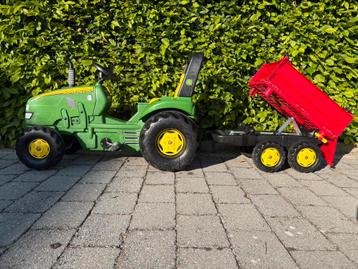 tractor John Deere met kipkar  beschikbaar voor biedingen