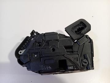 PORTIERVANGER CV ELEKTR. RECHTS ACHTER Touran (5T1) beschikbaar voor biedingen