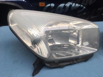 Toyota - RAV-4 ( 2000-2005 )  Originele koplamp  ( R.) beschikbaar voor biedingen
