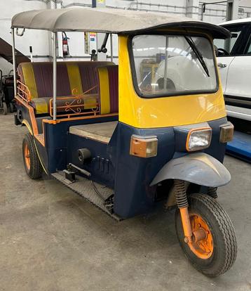 Oude tuktuk - in originele staat! - disponible aux enchères