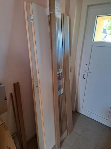 1 nieuwe binnendeur , met omkasting en klink beschikbaar voor biedingen