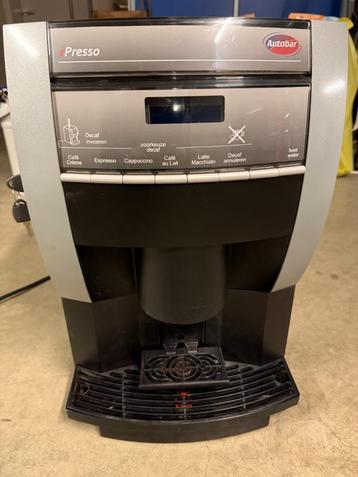 Koffie automaat met vele opties inclusief waterontharder beschikbaar voor biedingen