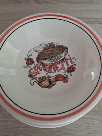 Spaghetti servies  beschikbaar voor biedingen
