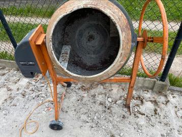 Goed werkende betonmolen beschikbaar voor biedingen