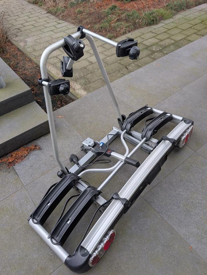 Volvo/Thule kantelbare fietsendrager - 3 fietsen, Auto diversen, Fietsendragers, Zo goed als nieuw, Trekhaakdrager, 3 fietsen of meer