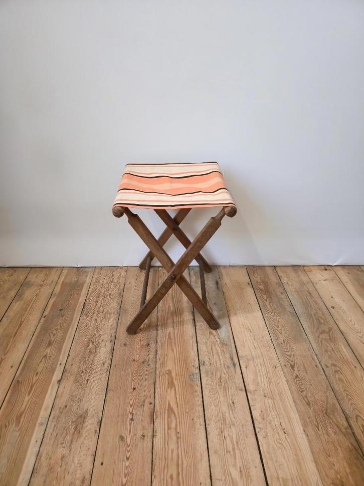 Vintage houten plooi krukje met gelijnde canvasstof - 1970, Tuin en Terras, Tuinmeubel-accessoires, Zo goed als nieuw, Ophalen of Verzenden