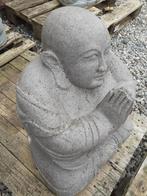 Mooie gelukkige Boeddha bidt in blauwe steen, Tuin en Terras, Ophalen, Zo goed als nieuw, Steen, Boeddhabeeld