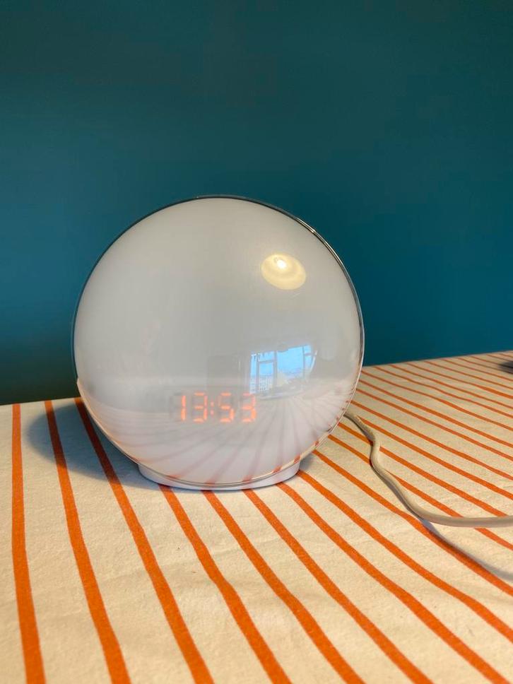 Wekkerradio wake-up-light - DistinQ, Elektronische apparatuur, Wekkers, Gebruikt, Digitaal, Ophalen of Verzenden