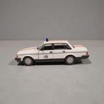 Volvo 240 Belgische Rijkswacht, Hobby en Vrije tijd, Modelauto's | 1:24, Ophalen of Verzenden, Zo goed als nieuw, Welly