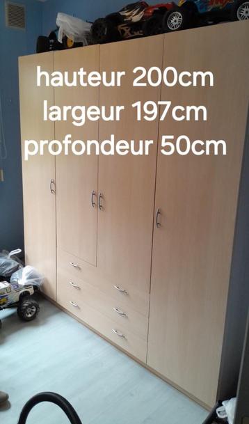 Garde robe 4 portes et 3 tiroirs beschikbaar voor biedingen