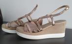 Sandales compensées beige et doré daim/cuir - NERO GIARDINI, Vêtements | Femmes, Chaussures, Beige, Comme neuf, Nero Giardini