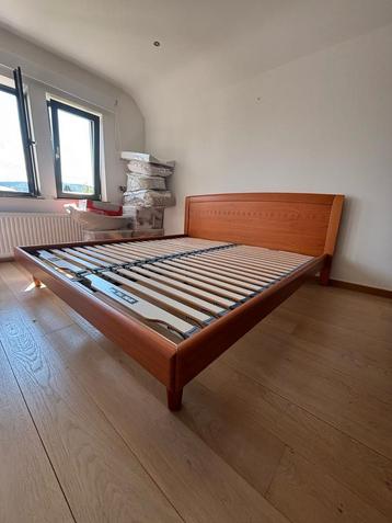 Lit chêne 2 pers 180 sommier, 2 tables de nuit, Enlèvement, Comme neuf