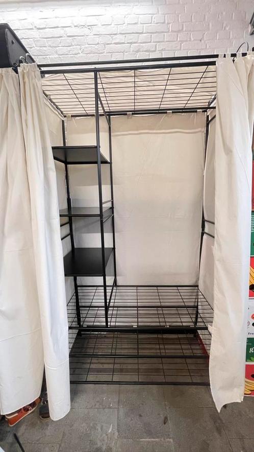 Metalen kledingkast met gordijnen, Huis en Inrichting, Kasten | Kleerkasten, Zo goed als nieuw, 150 tot 200 cm, 100 tot 150 cm
