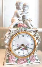 Petite pendule de salon en porcelaine, Antiquités & Art, Antiquités | Horloges