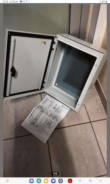 Kasten met montageplaat en wartelplaat in staal disponible aux enchères