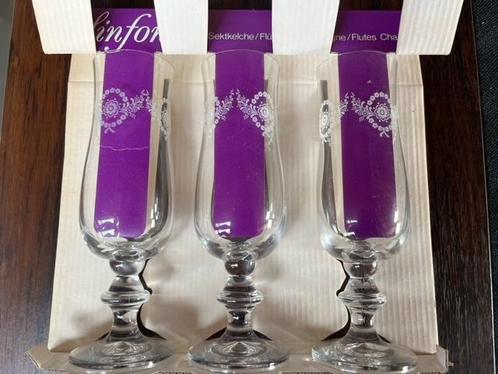 180 Nieuwe Cava glazen met bloemenmotief, Verzamelen, Glas en Drinkglazen, Zo goed als nieuw, Overige typen, Ophalen