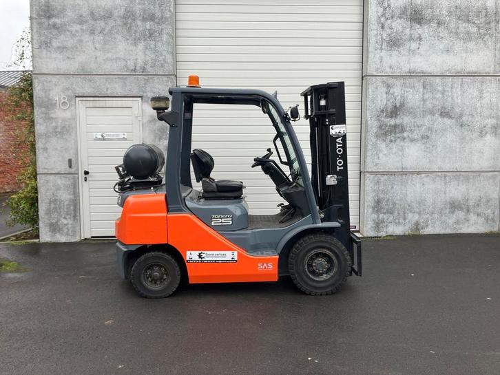 Heftruck Toyota 8serie 2,5Ton Gas MET GARANTIE, Articles professionnels, Machines & Construction | Entretien & Nettoyage, Envoi