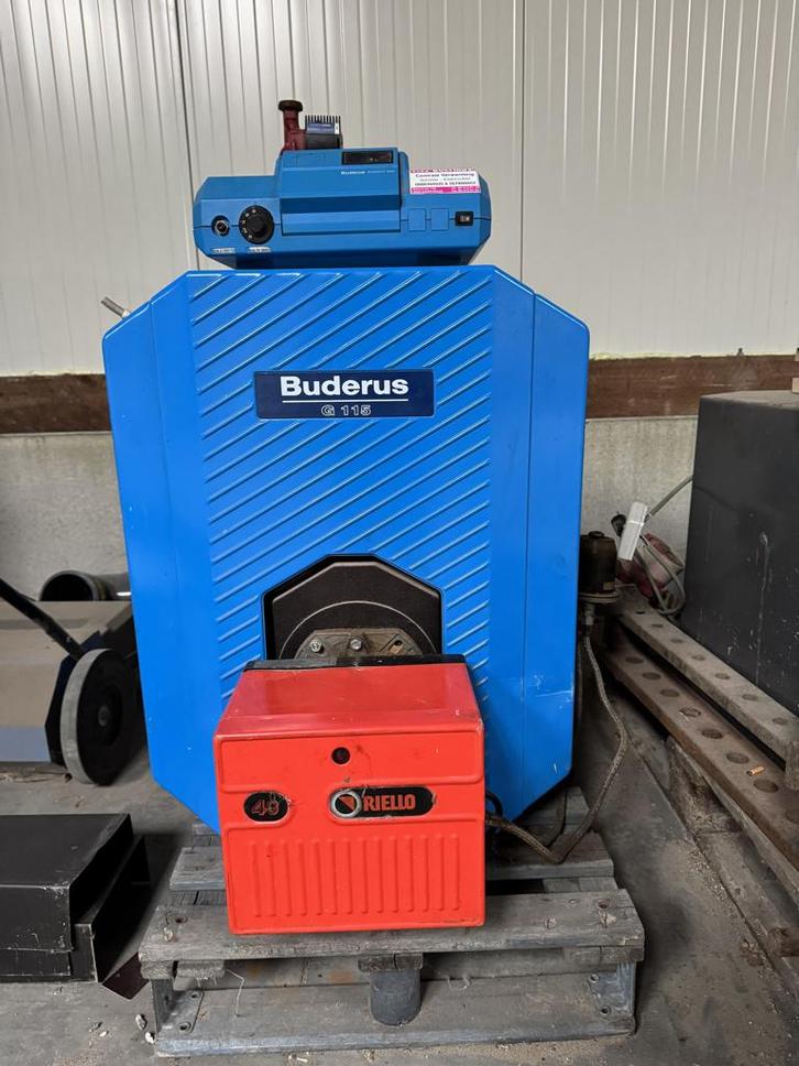 e koop: Buderus brander + quasi nieuwe boiler, Doe-het-zelf en Bouw, Chauffageketels en Boilers, Zo goed als nieuw, Boiler, Minder dan 3 jaar oud
