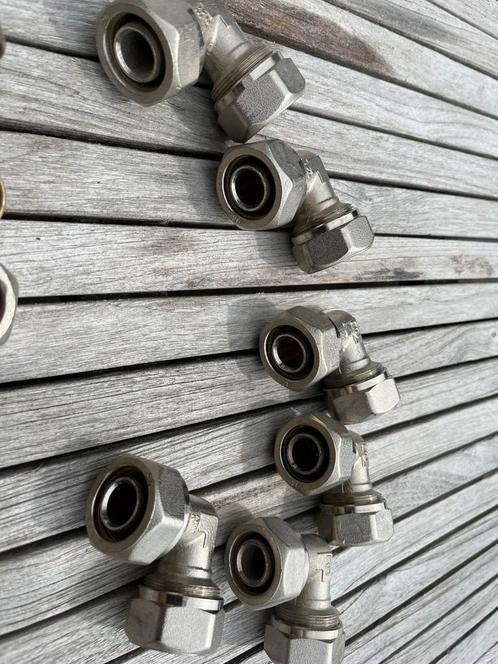 Kniekoppeling alupex nieuw 26 mm nieuwprijs 19 euro / stuk, Doe-het-zelf en Bouw, Buizen en Afvoer, Nieuw, Overige typen, Aluminium