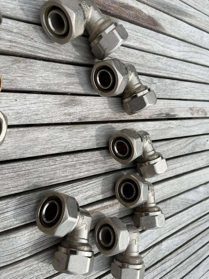 Joint de coude Alupex neuf 26 mm, Bricolage & Construction, Tuyaux & Évacuations, Neuf, Autres types, Aluminium, Moins de 2 mètres