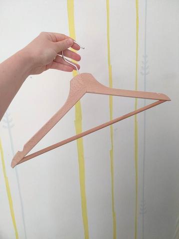 Cintre bois IKEA (quantité 16) beschikbaar voor biedingen