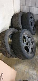 Winterbanden op velgen 215/50 R17 met deksels, Auto-onderdelen, Ophalen of Verzenden, Winterbanden, Velg(en)