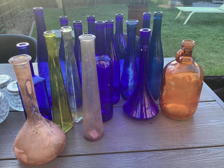 Unieke set vintage gekleurde glazen flessen, Huis en Inrichting, Woonaccessoires | Vazen, Gebruikt, Geel, Ophalen