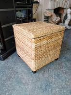 Tafelkist met houten zitting en bananenbladeren H44 x43 x43, Minder dan 50 cm, Minder dan 50 cm, Ophalen of Verzenden, Zo goed als nieuw