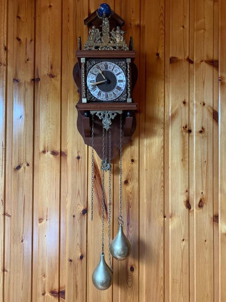 Caisson d'horloge ancienne "Nu elck syn sin", Antiek en Kunst, Antiek | Klokken, Ophalen