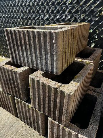 14 betonnen bloembakken – 39 x 25 x 22 cm beschikbaar voor biedingen