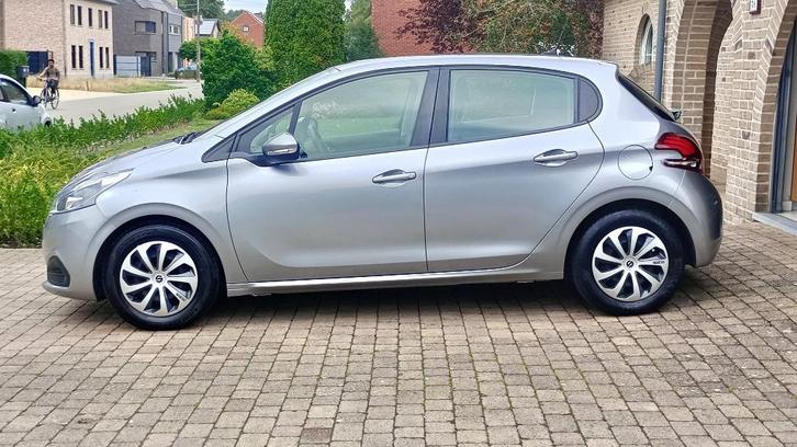 Peugeot 208 benzine in mooie staat. Bj 2019. Euro 6., Auto's, Peugeot, Bedrijf, Te koop, ABS, Airbags, Airconditioning, Alarm