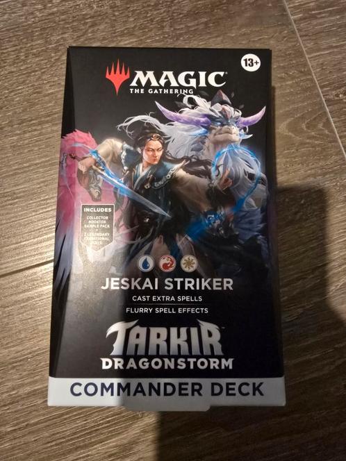 Commander deck Tarkir Dragonstorm - Jeskai Striker, Hobby en Vrije tijd, Verzamelkaartspellen | Magic the Gathering, Nieuw, Ophalen of Verzenden