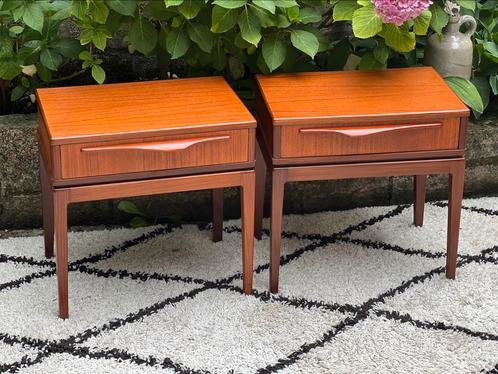 Scandinavisch teakhouten nachtkastje uit de jaren 60, Antiek en Kunst, Antiek | Meubels | Tafels, Ophalen
