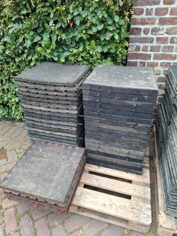 Rubberen tegels 50x50x4,5 cm Speeltoestellen Paardenstallen  beschikbaar voor biedingen