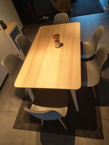Table Ikea + 6 chaises 