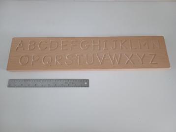 Houten montessori alfabetbord overtrekbord beschikbaar voor biedingen