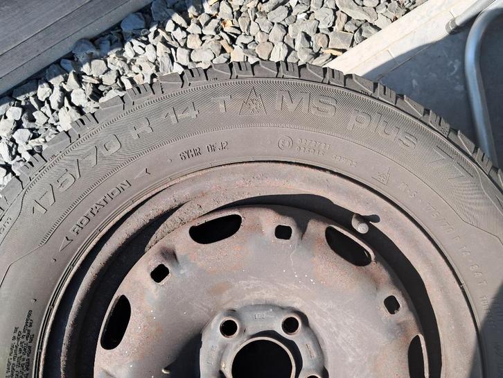 4 stalen velgen 175/70 R14 met Uniroyal winterbanden, Auto-onderdelen, Banden en Velgen, Velg(en), Winterbanden, 14 inch, 175 mm