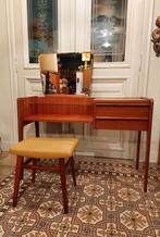 Vintage bureau / make-up tafel, Huis en Inrichting, Tafels | Kaptafels, Ophalen, Zo goed als nieuw