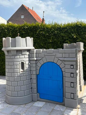 Speelhuis kasteel beschikbaar voor biedingen