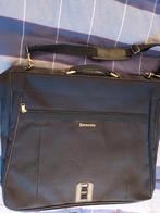 Sac de voyage spécialement conçu pour le rangement des costu, Enlèvement