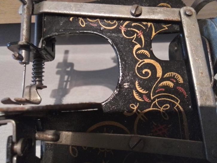 Vintage speelgoednaaimachine uit de jaren 20, Antiek en Kunst, Antiek | Naaimachines, Ophalen