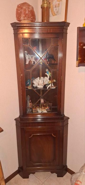 Vitrine en noyer beschikbaar voor biedingen