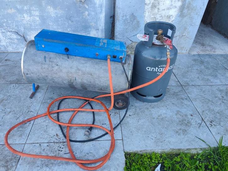 warmeluchtkanon op gas met volle gasfles erbij, Doe-het-zelf en Bouw, Verwarming en Radiatoren, Gebruikt, Overige typen, 30 tot 80 cm