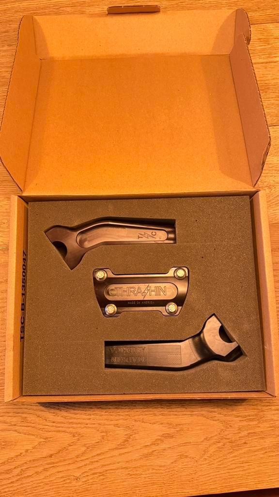 Thrashin 6.5" Pull Back Thrashin OG Risers - Black, Motoren, Motoren | Harley-Davidson, Particulier, Ophalen