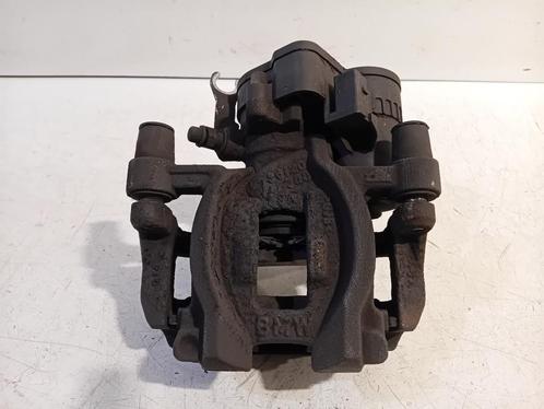 REMKLAUW LINKS ACHTER BMW X1 (F48) (34206883033), Auto-onderdelen, Remmen en Aandrijving, BMW, Gebruikt