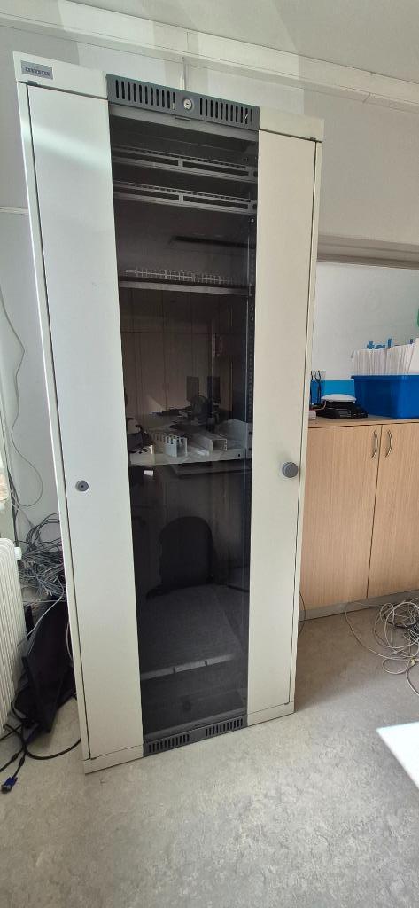 Serverkast (server rack) met toebehoren – enkel afhalen, Computers en Software, Serverkasten, Gebruikt, Glas, Plaatstaal, Ophalen